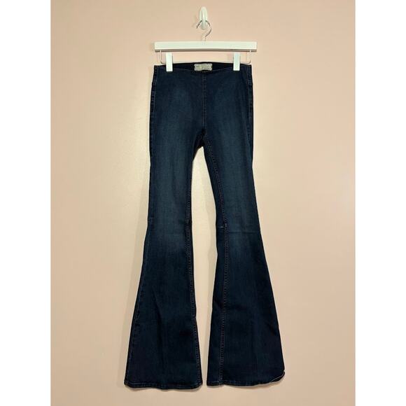 Penny Pull-On Flare Jean Size 25R - Picture 2 of 8